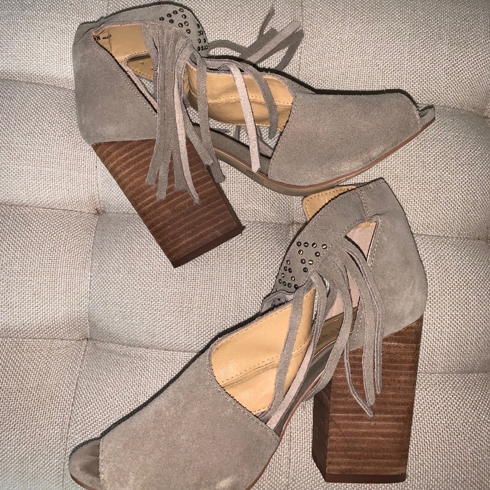 Chinese Laundry Boho Heels Taupe Suede Fringe